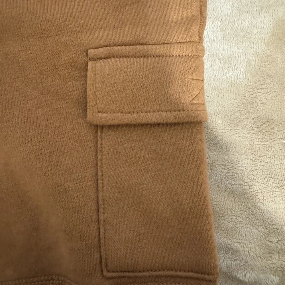 Old Navy NWT Medium (8) Solid Brown Fleece Cargo Jogger Shorts w/Drawstrings